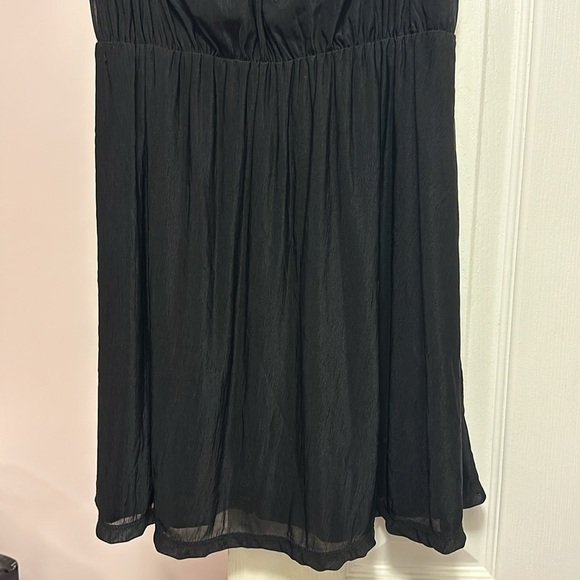 Black lined sleeveless dress - Picture 3 of 4